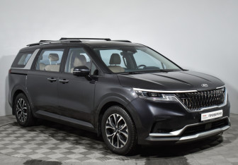 Подержанный автомобиль Kia Carnival 2021 года (3 фото)