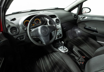 Подержанный автомобиль Opel Corsa 2010 года (10 фото)