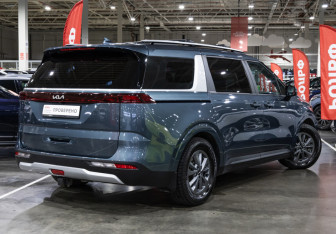 Подержанный автомобиль Kia Carnival 2021 года (7 фото)
