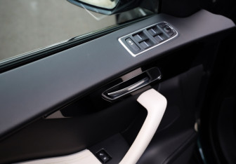 Подержанный автомобиль Jaguar F-Pace 2017 года (24 фото)