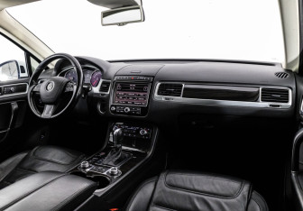 Подержанный автомобиль Volkswagen Touareg 2015 года (9 фото)