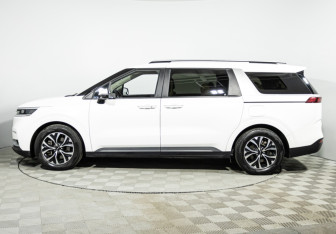 Подержанный автомобиль Kia Carnival 2021 года (8 фото)