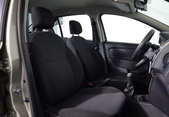 Подержанный автомобиль Renault Logan Sedan 2015 года (12 фото)