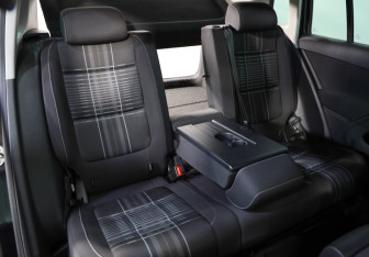 Подержанный автомобиль Volkswagen Tiguan 2016 года (24 фото)