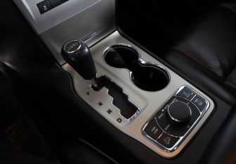 Подержанный автомобиль Jeep Grand Cherokee 2012 года (12 фото)