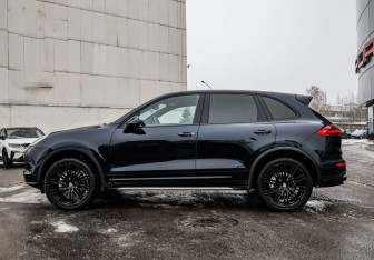 Подержанный автомобиль Porsche Cayenne 2014 года (10 фото)