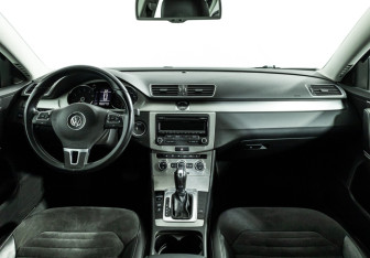 Подержанный автомобиль Volkswagen Passat Sedan 2012 года (13 фото)