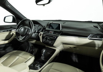 Подержанный автомобиль BMW X1 2018 года (9 фото)