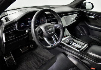 Подержанный автомобиль Audi Q8 2019 года (9 фото)