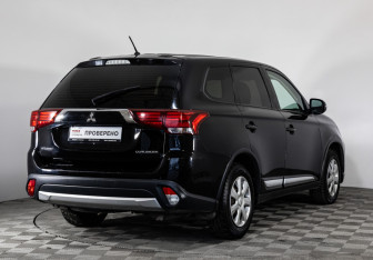 Подержанный автомобиль Mitsubishi Outlander 2016 года (5 фото)
