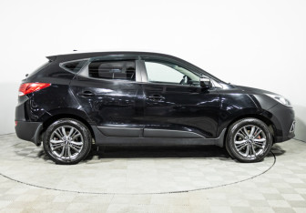 Подержанный автомобиль Hyundai ix35 2014 года (4 фото)
