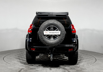 Подержанный автомобиль Toyota Land Cruiser Prado 2018 года (6 фото)