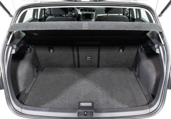 Подержанный автомобиль Volkswagen Golf Hatchback 2013 года (17 фото)