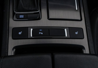 Подержанный автомобиль Hyundai Genesis 2015 года (24 фото)