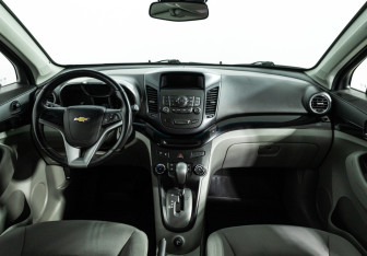 Подержанный автомобиль Chevrolet Orlando 2012 года (13 фото)