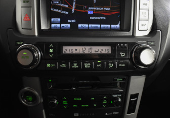 Подержанный автомобиль Toyota Land Cruiser Prado 2013 года (18 фото)