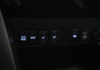 Подержанный автомобиль Toyota RAV4 2015 года (16 фото)