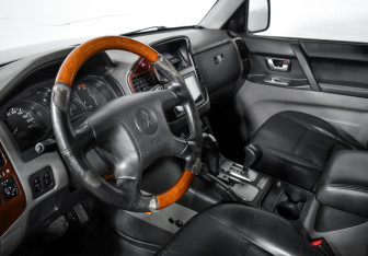 Подержанный автомобиль Mitsubishi Pajero 2005 года (9 фото)
