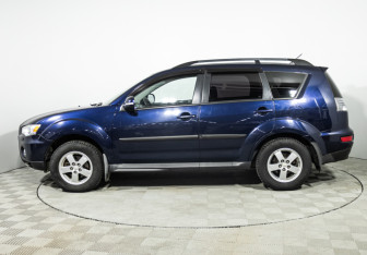 Подержанный автомобиль Mitsubishi Outlander 2011 года (8 фото)