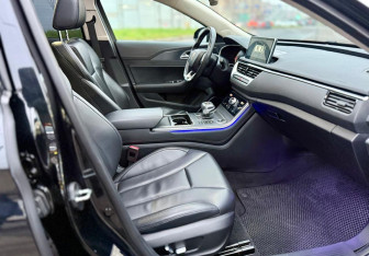 Подержанный автомобиль Hongqi H5 2022 года (16 фото)