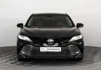 Подержанный автомобиль Toyota Camry Sedan 2019 года (2 фото)