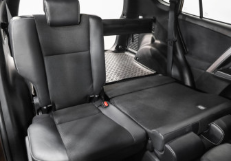 Подержанный автомобиль Toyota RAV4 2016 года (27 фото)