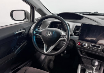 Подержанный автомобиль Honda Civic Sedan 2007 года (15 фото)