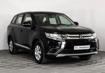 Подержанный автомобиль Mitsubishi Outlander 2017 года (3 фото)