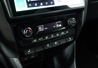 Подержанный автомобиль Skoda Rapid Liftback 2016 года (17 фото)