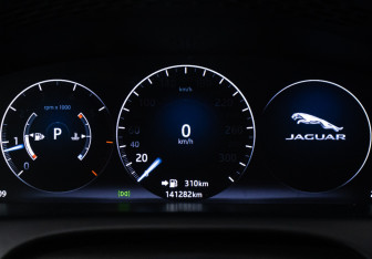 Подержанный автомобиль Jaguar XJ 2016 года (55 фото)