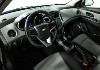 Подержанный автомобиль Chevrolet Cruze Sedan 2012 года (11 фото)