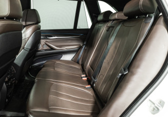 Подержанный автомобиль BMW X5 2017 года (10 фото)