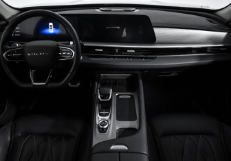 Подержанный автомобиль Chery Arrizo 8 2023 года (16 фото)