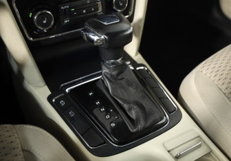 Подержанный автомобиль Skoda Superb Liftback 2012 года (15 фото)