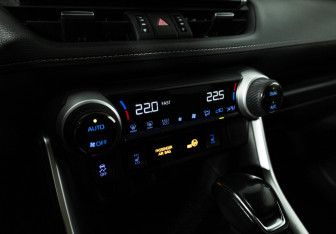 Подержанный автомобиль Toyota RAV4 2020 года (16 фото)