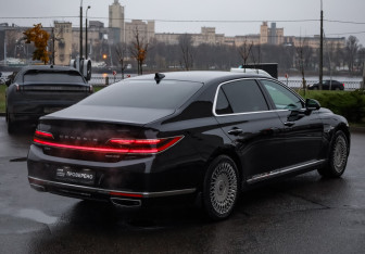 Подержанный автомобиль Genesis G90 2020 года (6 фото)