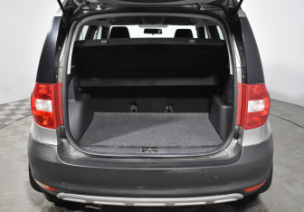 Подержанный автомобиль Skoda Yeti 2012 года (18 фото)