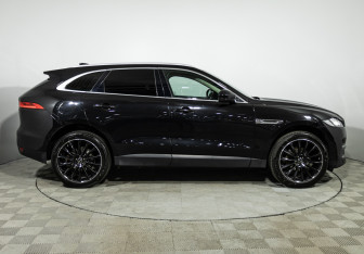 Подержанный автомобиль Jaguar F-Pace 2019 года (4 фото)