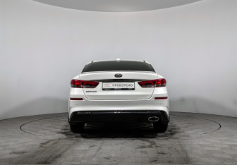 Подержанный автомобиль Kia Optima Sedan 2018 года (6 фото)