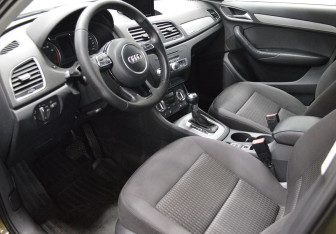 Подержанный автомобиль Audi Q3 2011 года (10 фото)
