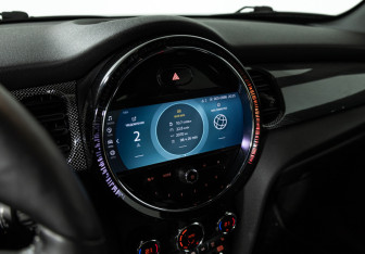 Подержанный автомобиль MINI Hatch 2021 года (16 фото)