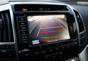 Подержанный автомобиль Toyota Land Cruiser Suv 2013 года (18 фото)