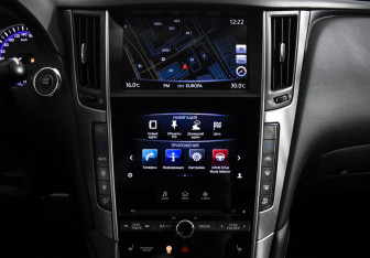 Подержанный автомобиль Infiniti Q50 2015 года (17 фото)