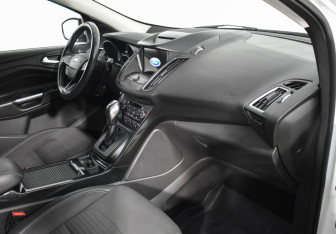 Подержанный автомобиль Ford Kuga 2018 года (12 фото)