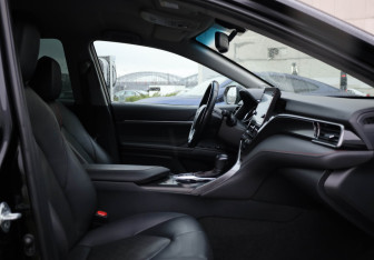 Подержанный автомобиль Toyota Camry Sedan 2021 года (30 фото)