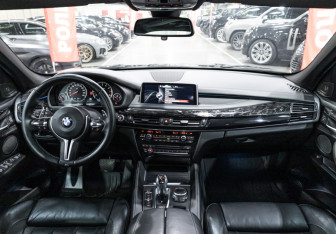 Подержанный автомобиль BMW X5 M 2016 года (21 фото)