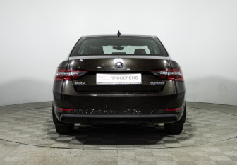 Подержанный автомобиль Skoda Superb Liftback 2017 года (6 фото)