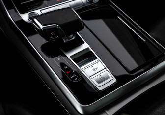 Подержанный автомобиль Audi Q7 2020 года (21 фото)