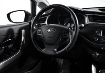Подержанный автомобиль Kia Ceed Hatchback 2016 года (15 фото)