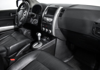 Подержанный автомобиль Nissan X-Trail 2012 года (13 фото)